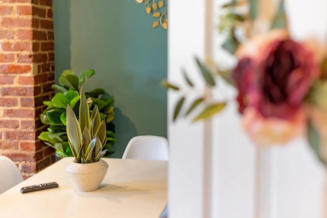 Sunny 2 Bedroom Flat Moments Away From Brighton Beach Sleep 6 United Kingdom