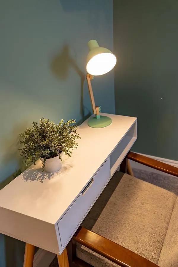 Apartment Sunny 2 Bedroom Flat Moments Away From Brighton Beach Sleep 6