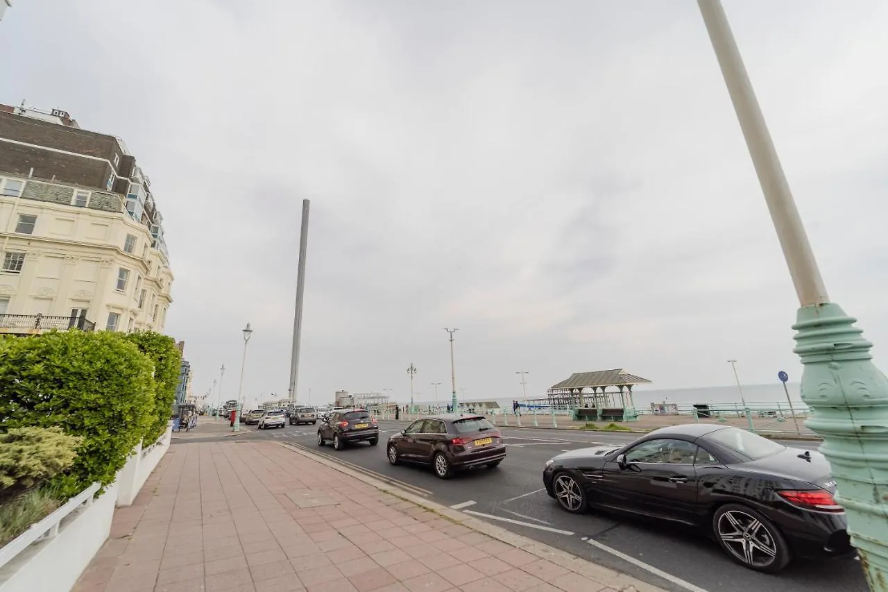 Sunny 2 Bedroom Flat Moments Away From Brighton Beach Sleep 6