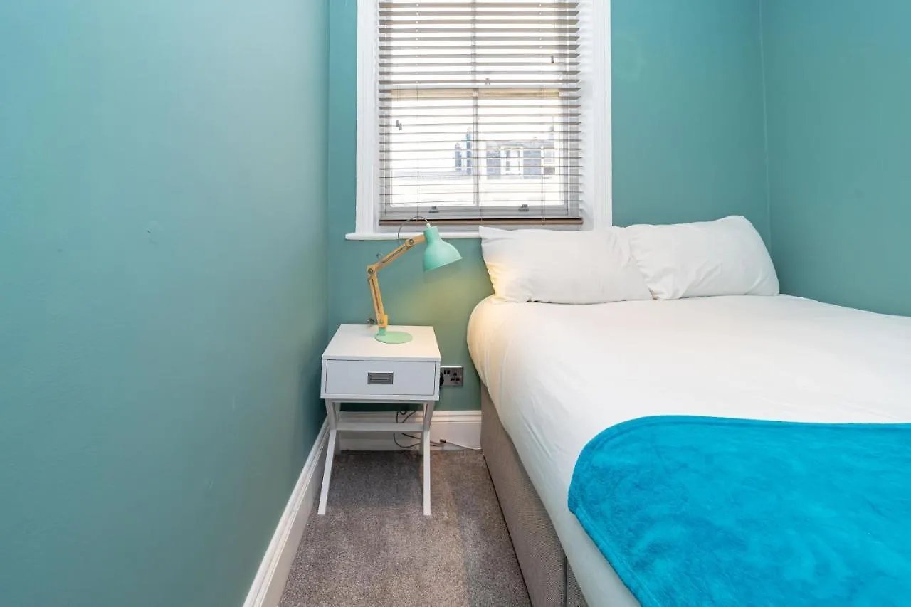 Sunny 2 Bedroom Flat Moments Away From Brighton Beach Sleep 6 Apartment